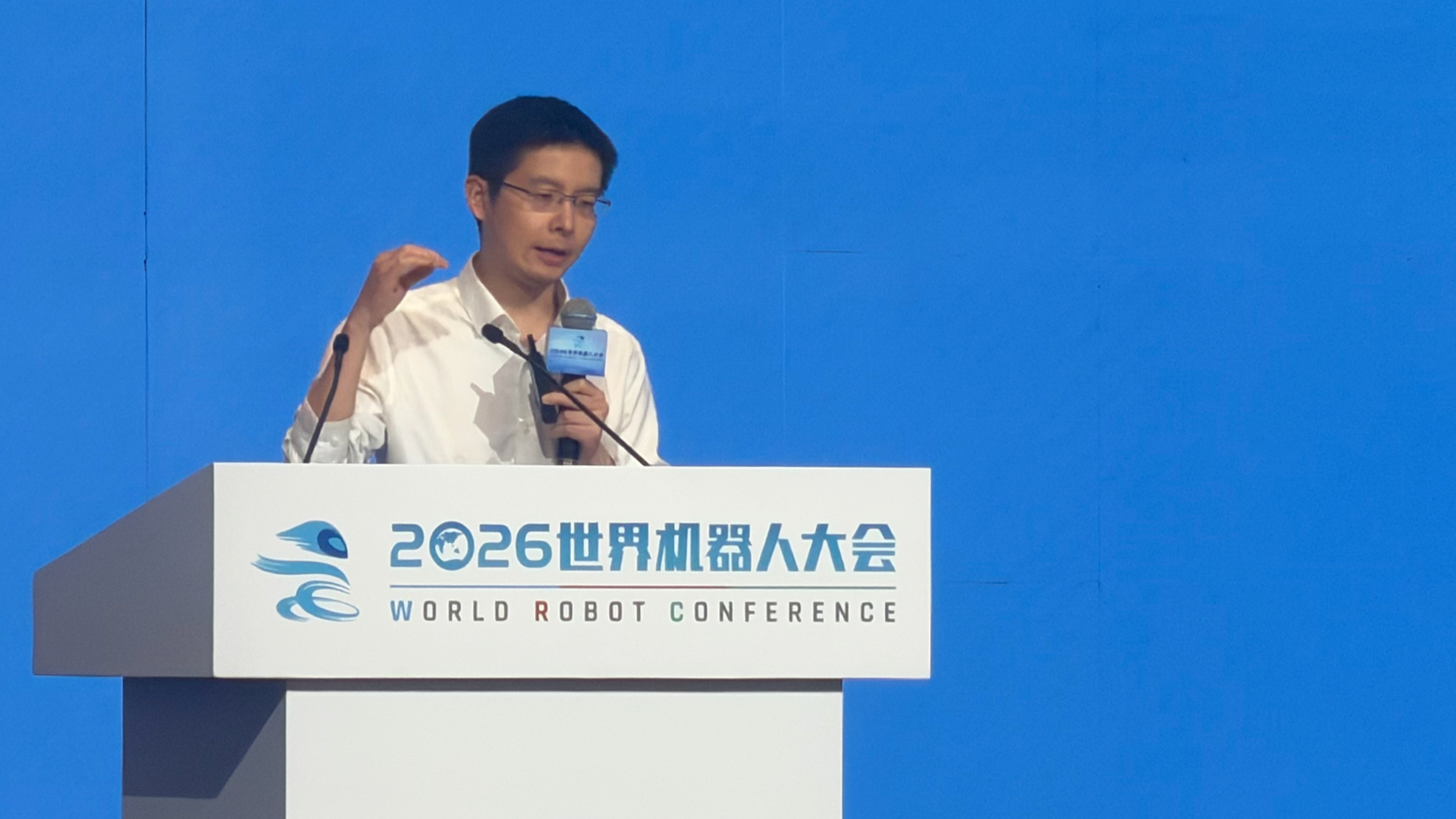 2选手转会潮，体育品牌战队争夺焦点
