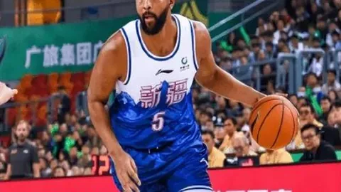 《拜仁门神佩雷茨转战英超！南安普顿豪赌买断，未来之星引期待》