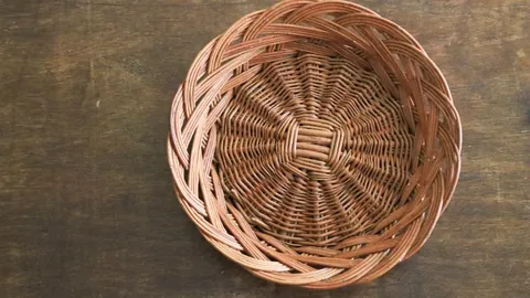 姆巴佩恋上成熟范儿？历任伴侣皆长他一岁！